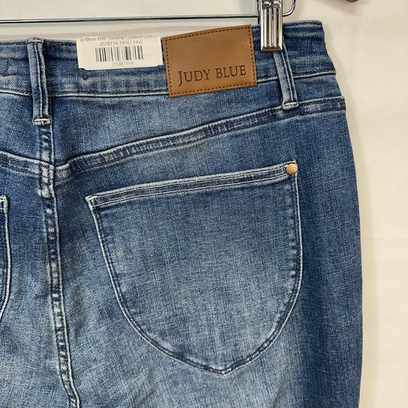 Judy Blue High Waist Tummy Control Capri Jeans Size 14W Medium Wash Cuffed - Picture 7 of 10